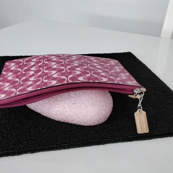 Pink Coach IPad case - Picture 5 of 8